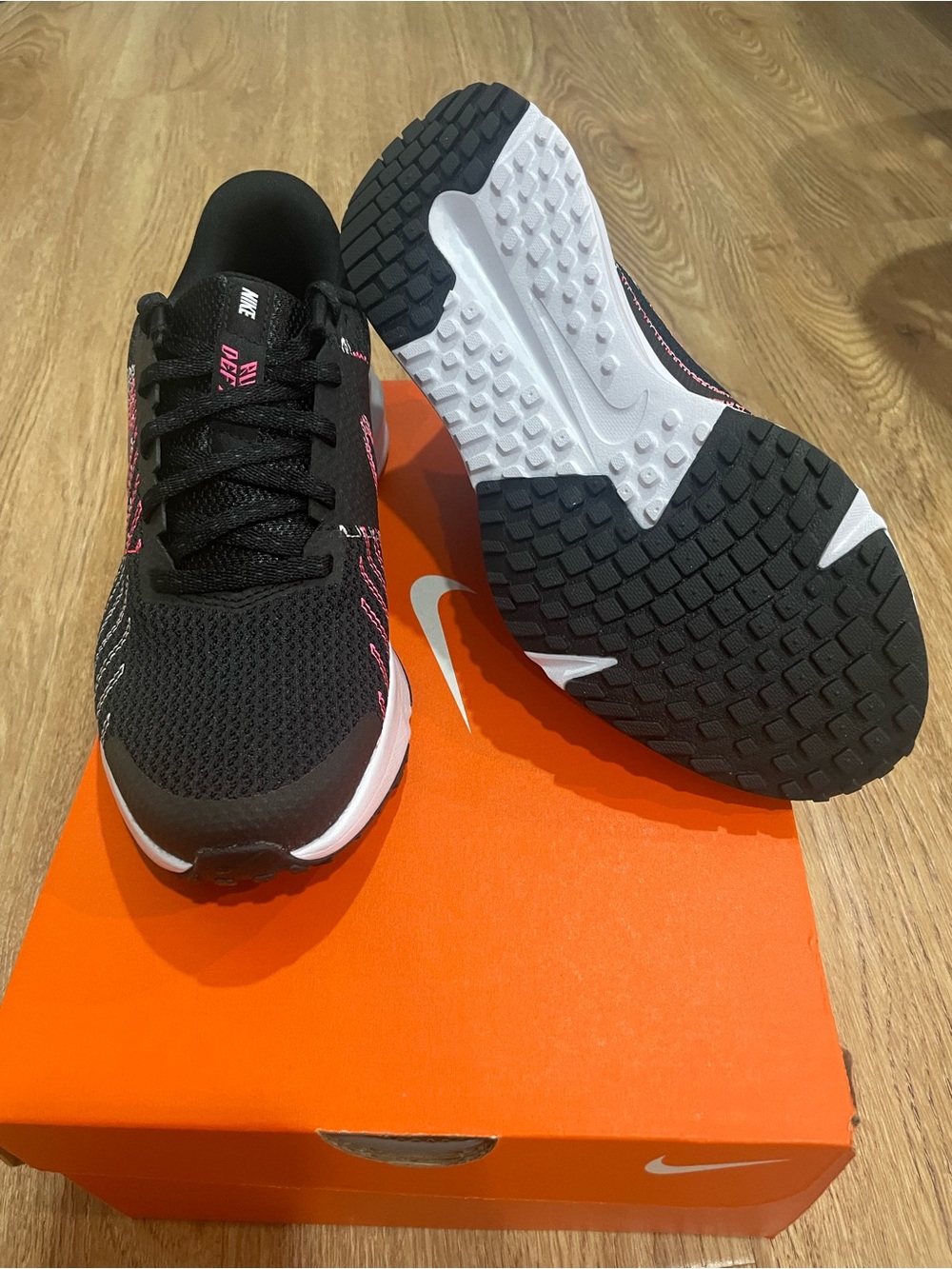 Nike Women's Black Pink Athletic Running Shoes